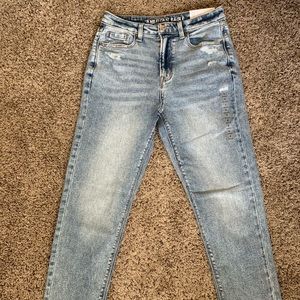 American Eagle High Waisted Mom Jeans Brand New